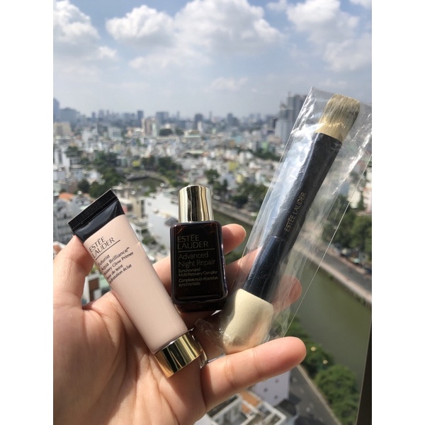 Set Estee Lauder Double Wear Makeup Set 3 món gồm Serum 15ml kem lót và cọ