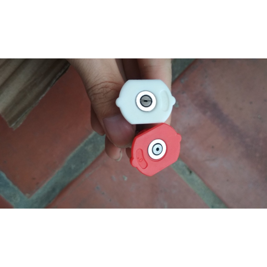 Máy rửa xe chạy pin