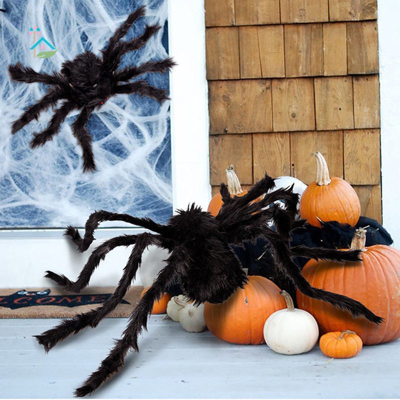 Nhện giả dùng để trang trí nhân dịp lễ hội Halloween