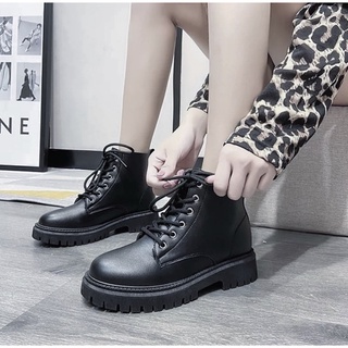 GIÀY BOOTS TRƠN ĐEN MŨI TRÒN