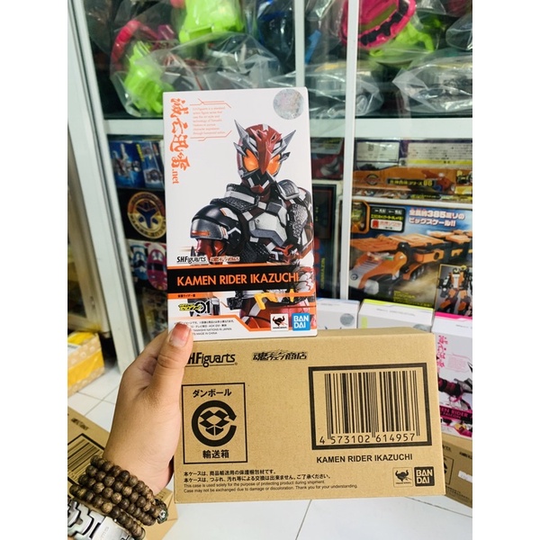 Mô hình SHF KAMEN RIDER IKAZUCHI ZERO ONE