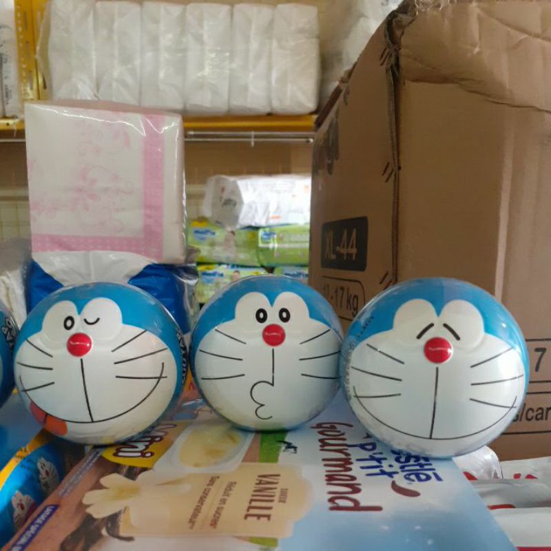 Bóng Doraemon kẹo gum hương cam Lotte ( có mô hình doraemon xinh xắn bên trong )