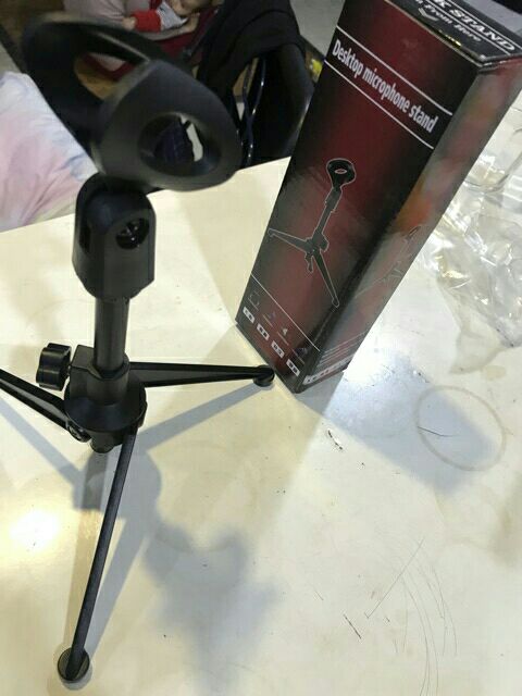 Chân mic để bàn 3 chân và đế tròn