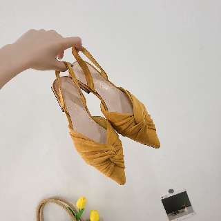 Giày đế bệt mũi nhọn