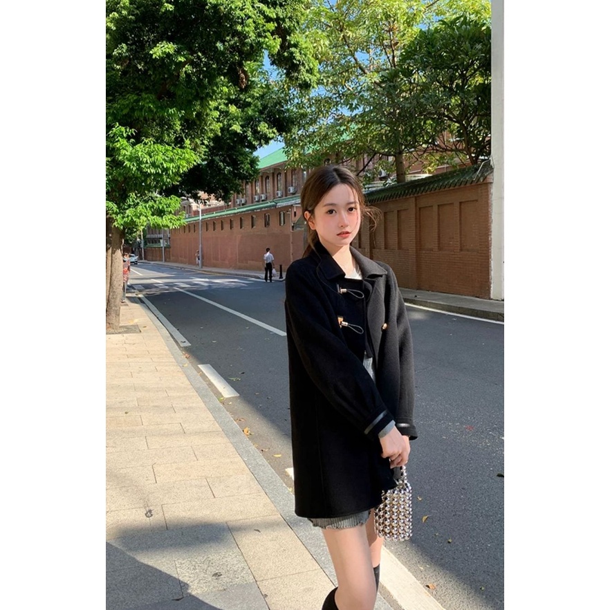 Áo khoác tay dài dáng rộng chữ A cổ áo bẻ gài khuy sừng bò hai bên thời trang thu đông cho nữ | BigBuy360 - bigbuy360.vn