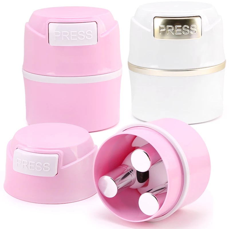 Một hộp gỗ dán giả chứa các vật liệu than hoạt tính có giá đỡ tiện dụng