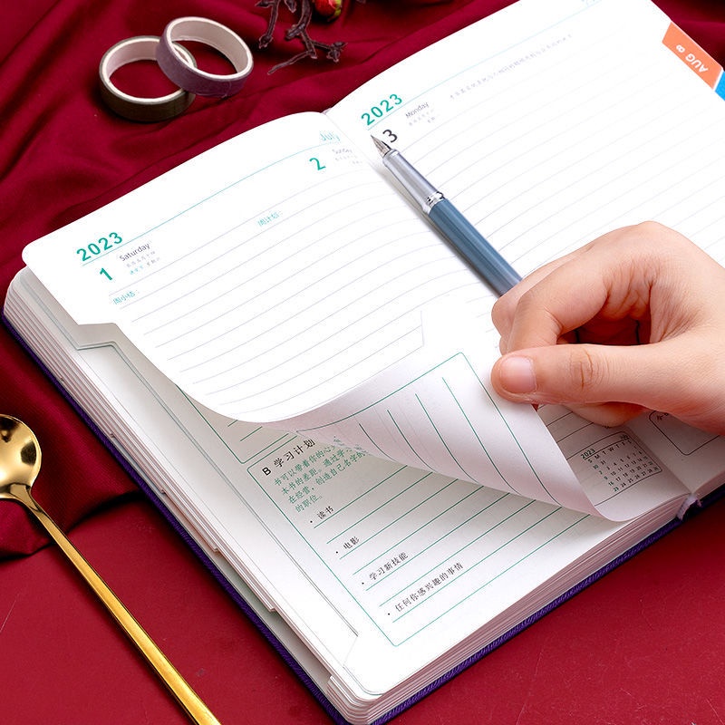 Sổ Ghi Chú 400 Trang A5 Năm 2023 Kèm Bút Và Lịch Xoay 365 Ngày Để Bàn