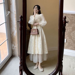 Sườn xám trẻ trung kiểu Pháp mới.