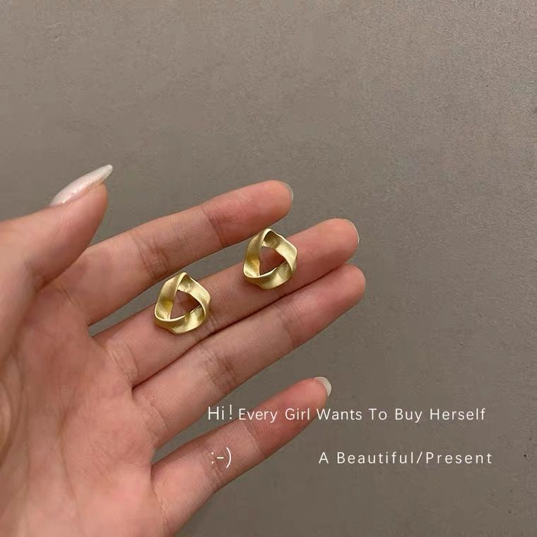 Khuyên Tai Hình Tam Giác Phong Cách Hong Kong Thời Trang 2022 Dành Cho Nữ