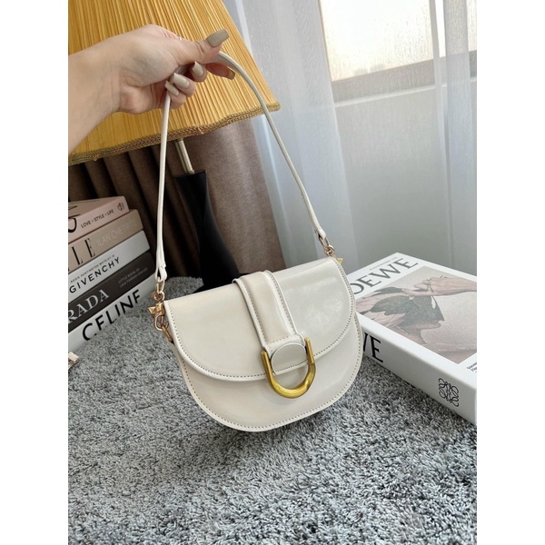 Túi cnk móng ngựa mẫu mới,nóng bỏng tay luôn