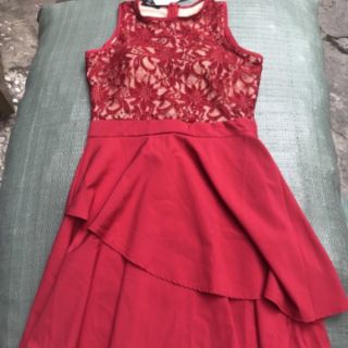 Đầm ren tà xéo
