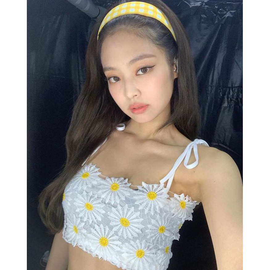 [ Sẵn 1 chiếc ] Áo hai dây Jennie Kim hoa cúc vàng phong cách hằng ngày dễ thương