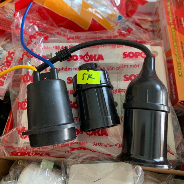 Đuôi đèn xoáy màu đen có dây và không có sẳn dây