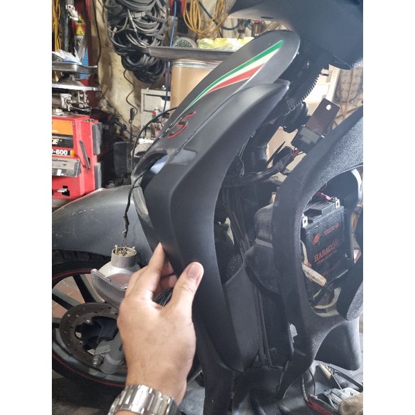 Nẹp yếm trước bên trái liberty 3Vie S chính hãng