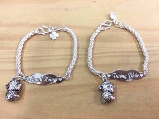 Lắc bạc khắc tên cho bé