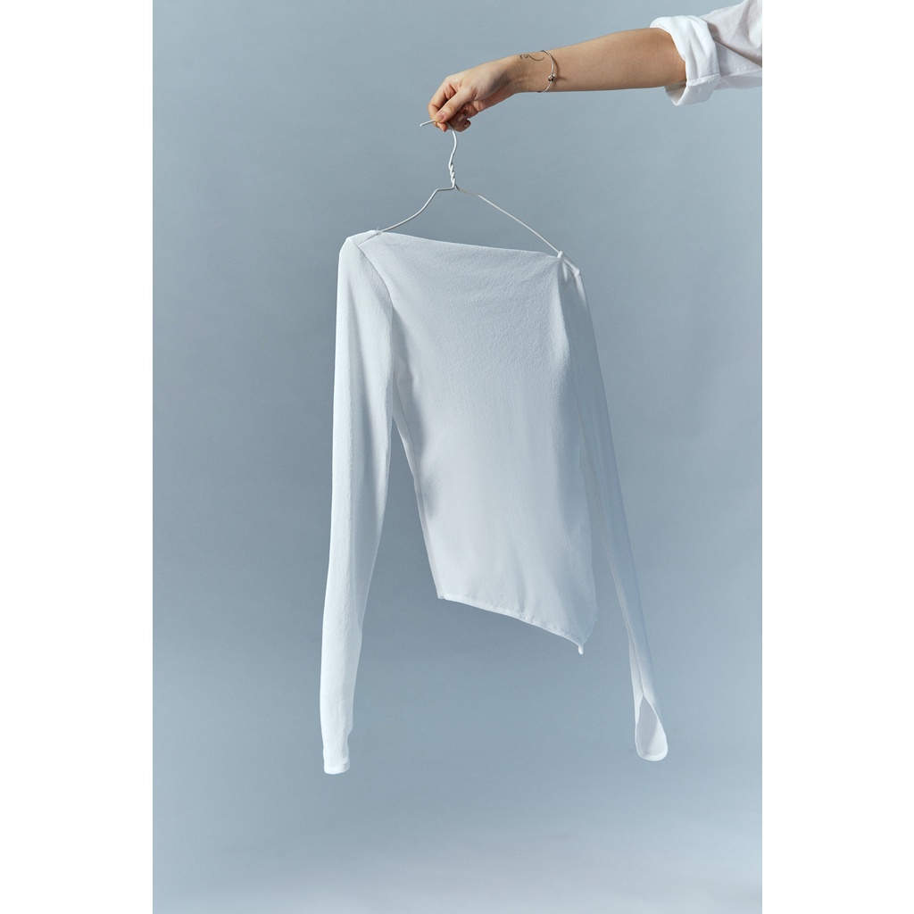CHEN - ÁO TRẮNG TAY DÀI DÁNG ÔM CỔ THUYỀN HỞ LƯNG VẢI XUYÊN THẤU - 112132 (CRISP LONGSLEEVE IN WHITE) | BigBuy360 - bigbuy360.vn