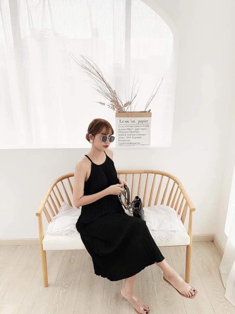 Váy maxi xếp ly thái cổ yếm | BigBuy360 - bigbuy360.vn
