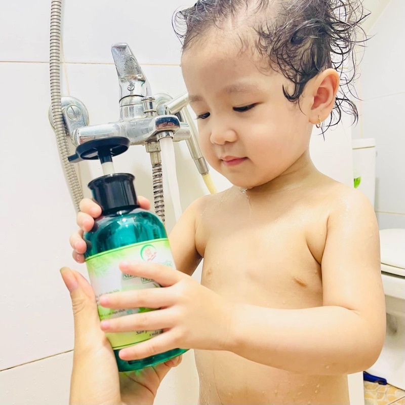 SỮA TẮM THẢO DƯỢC MƯỚP ĐẮNG TRÀM TRÀ