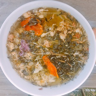 LÁ XÔNG MẶT BẢO NHIÊN