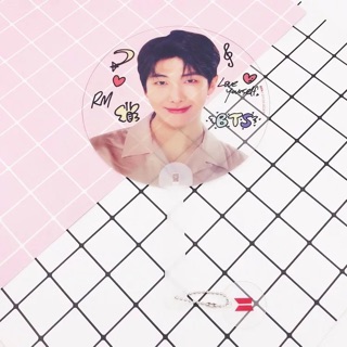 Quạt cán trong BTS World tour