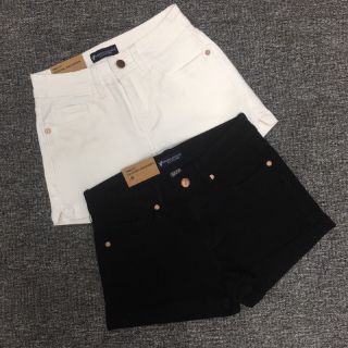Short trắng đen