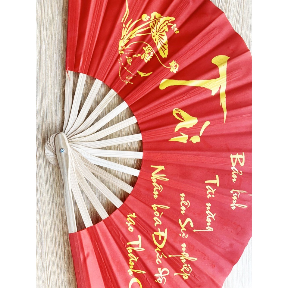 Quạt vải lụa xếp,viết chữ thư pháp truyền thống Việt Nam dài 32cm