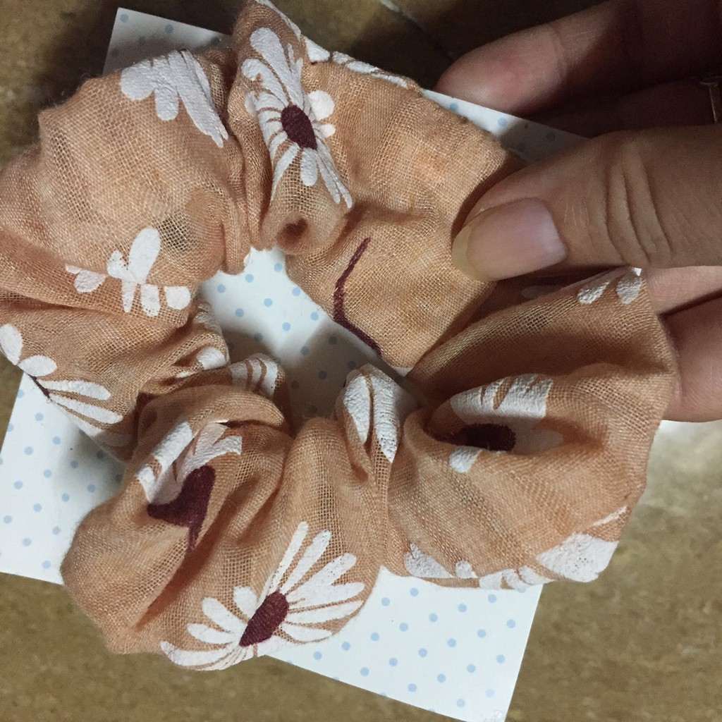 Dây buộc tóc scrunchies họa tiết hoa cúc hit hot