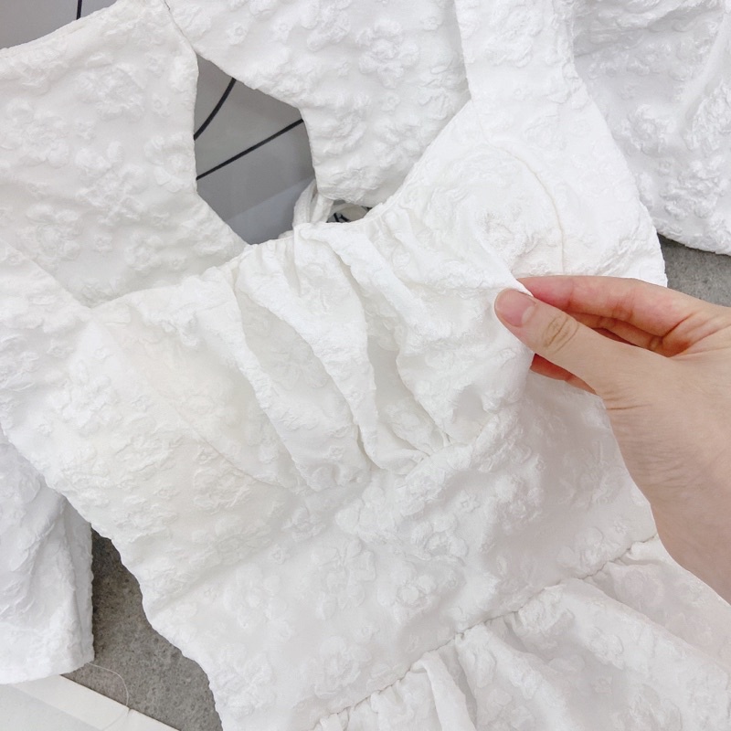 ĐẦM GẤM XỐP CỔ VUÔNG GỢN SÓNG KHOÉT LƯNG