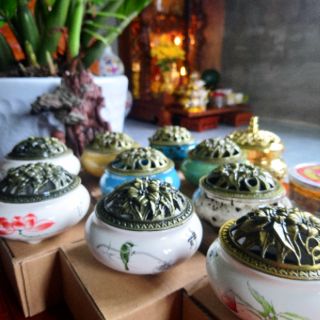 Lư xông trầm bằng sứ