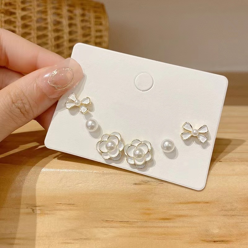 Đôi Khuyên Tai Hình Hoa Trà Đính Ngọc Trai Thanh Lịch Cho Nữ