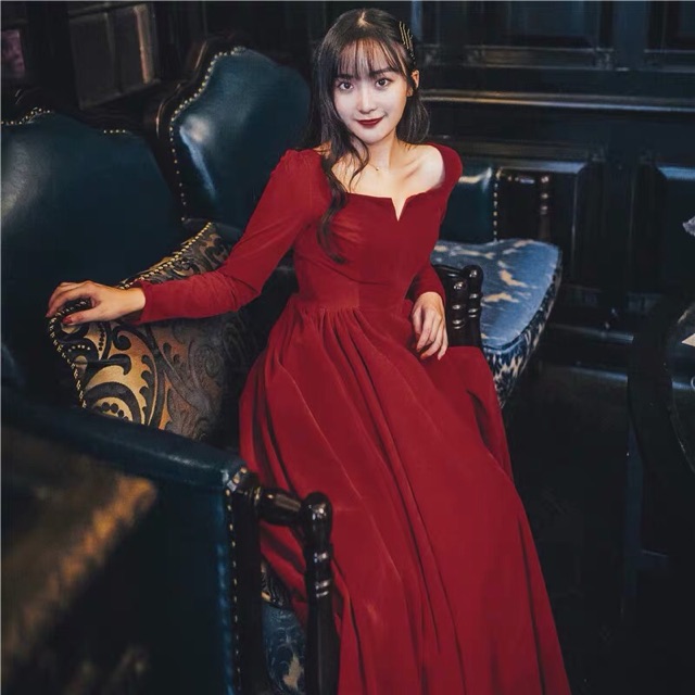 Đầm đỏ xoè công chúa