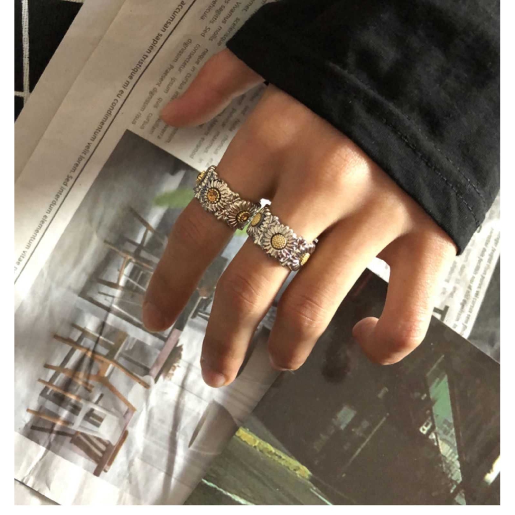 Nhẫn Đôi Họa Tiết Hoa Cúc Đính Kim Cương Phong Cách Thời Trang Nhật Hàn 22183