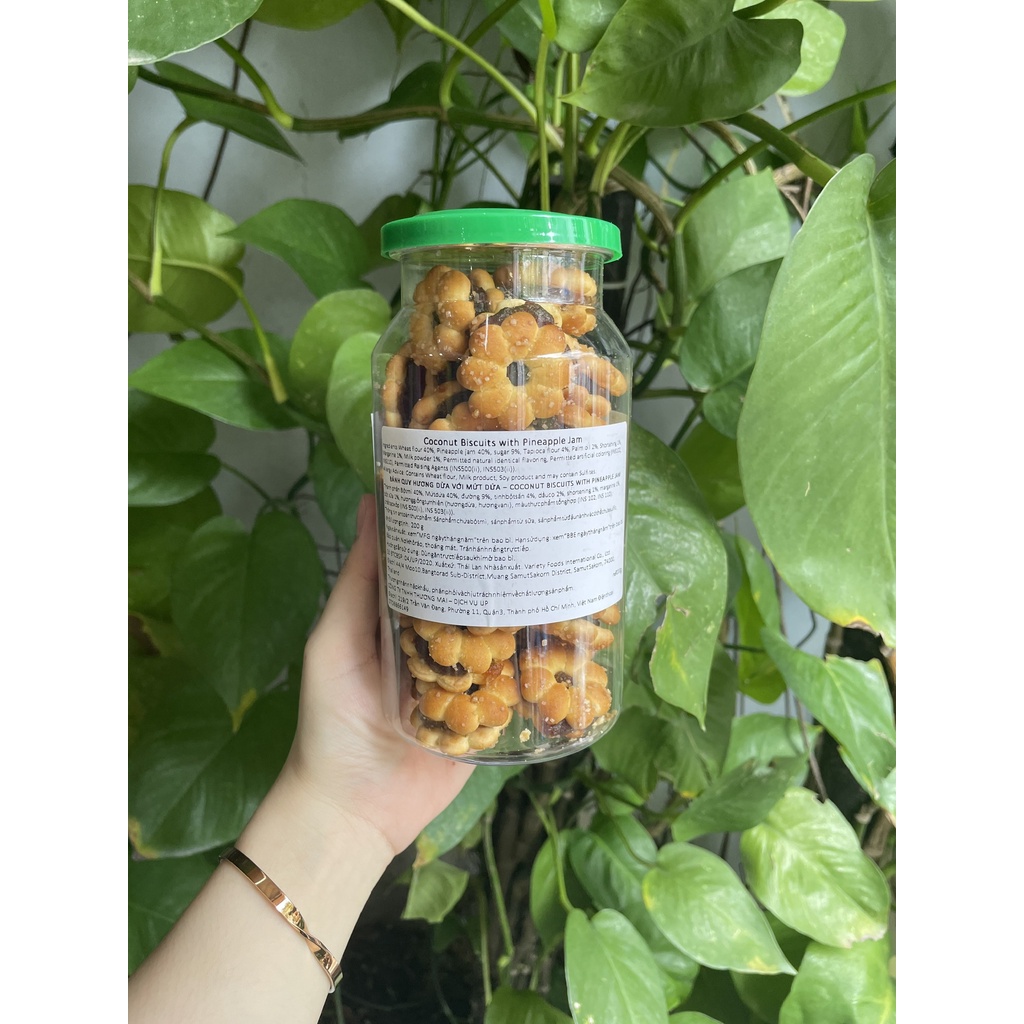 Bánh Quy Hương Dừa VFoods Mứt Dứa Coconut Biscuits with Pineapple Jam (Hộp 200g)