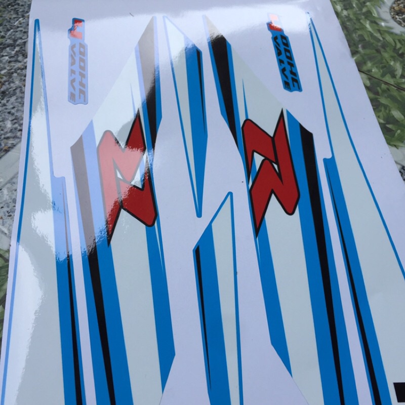 Tem rời chế Raider xăng cơ. Xe xanh, chỉ trắng. Thay đổi màu sắc và chi tiết theo yêu cầu. Sắc nét, bền màu