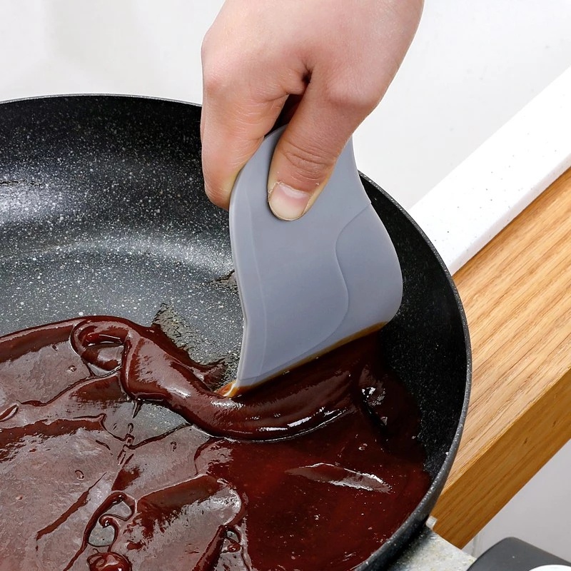 Dụng cụ gạt dầu hình chim cánh cụt sáng tạo