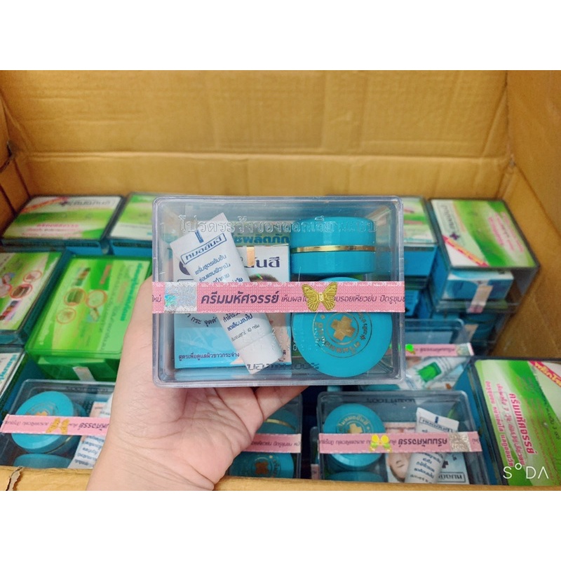 Kem mụn thái lan yanhee xanh