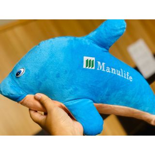 Thú nhồi bông cá heo manulife