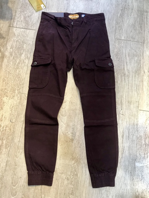 Quần jogger kaki túi hộp