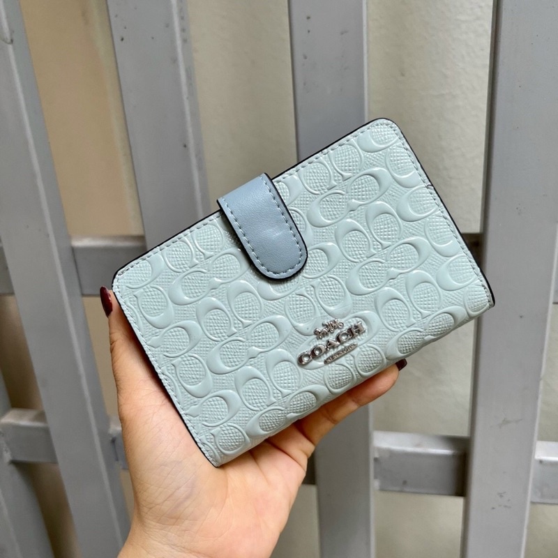 Ví Nữ cute Coach nhỡ khoá cài da thật, gân nổi chữ C trẻ trung, nhiều ngăn thẻ