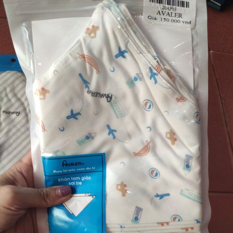 Khăn yếm tam giác sợi tre Avaler cho bé trai, bé gái nhiều mẫu