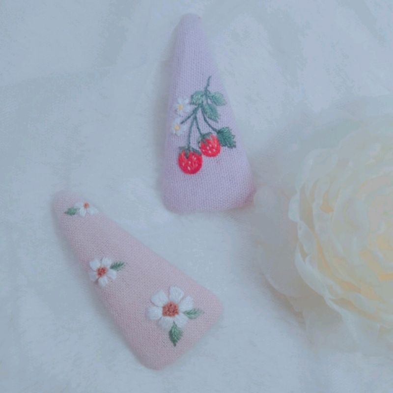 KẸP TÓC THÊU TAY/ 1 CHIẾC