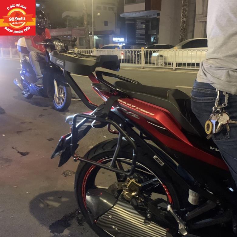 Baga Exciter 155 Givi Mẫu HRX Chịu Lực Cao Có Đế Gắn Thùng Và Đèn Hậu Stop
