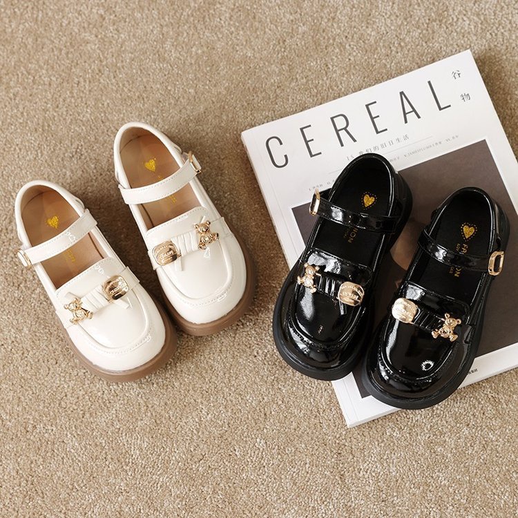 Giày da nhỏ cho bé gái 2023