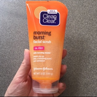 Sữa rửa mặt tẩy tế bào chết Clean & Clear Morning Burst Facial Scrub (141g) - Made in Canada