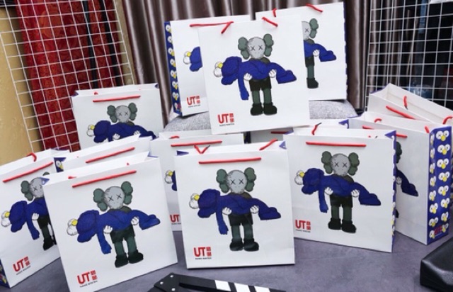 Áo thun dài tay KAWS Sweatshirt 2019 | BigBuy360 - bigbuy360.vn