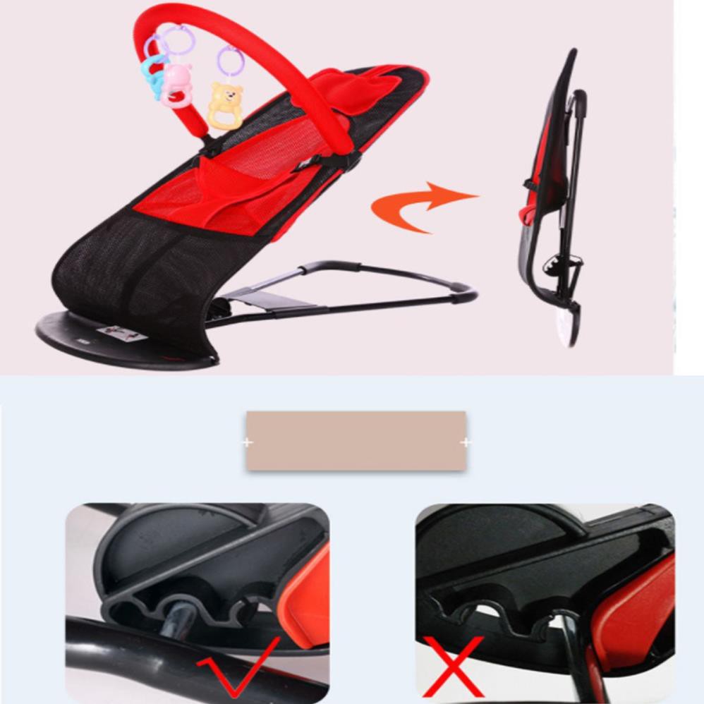 Ghế rung cho bé nằm chơi và ăn bột