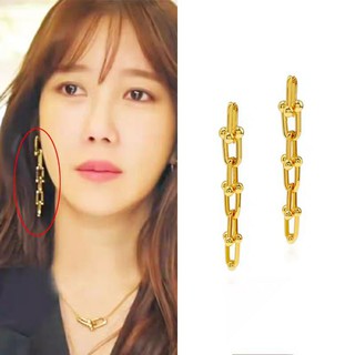 Khuyên tai mắt xích giống Rose blackpink và chị đẹp trong Penthouse