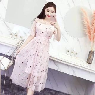 Váy phối ren