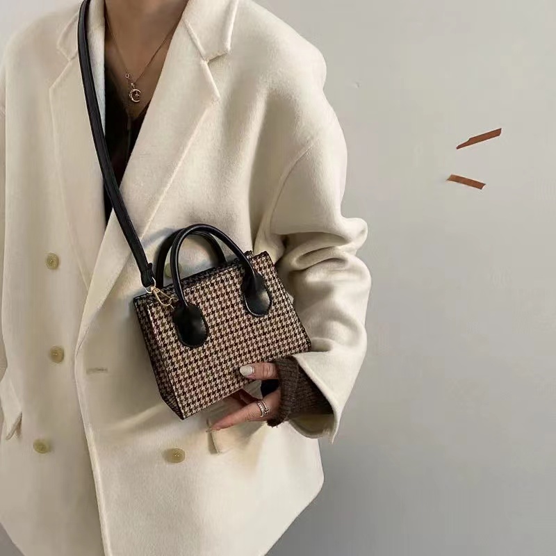 Túi đeo vai hình vuông nhỏ họa tiết răng cưa phong cách cổ điển thời trang Hàn Quốc thu đông 2023