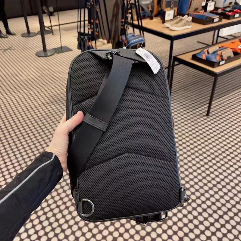 Túi nam đeo chéo Coach